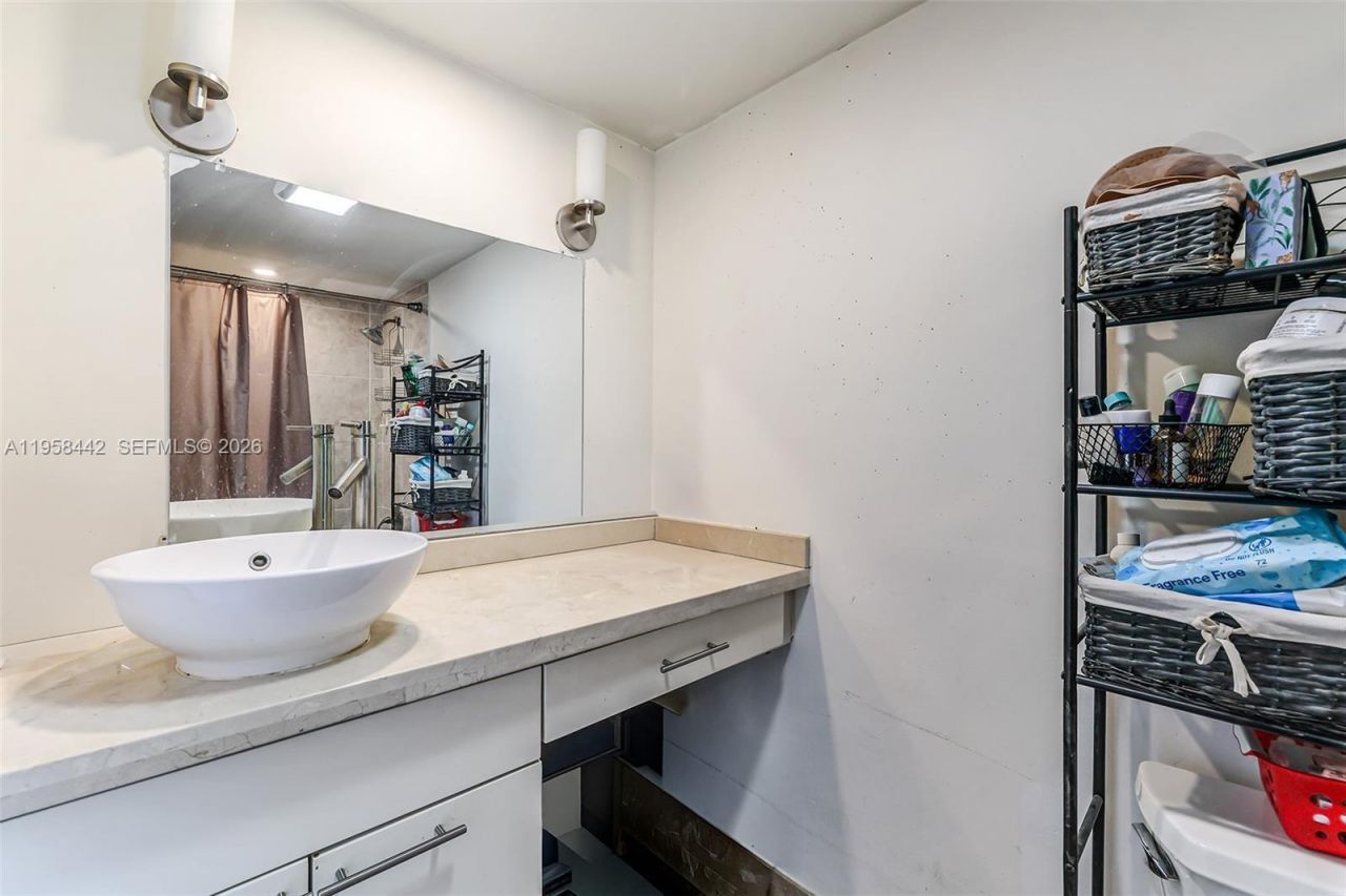 230 174th St , Unit 1404, Sunny Isles Beach, FL 33160 Photo