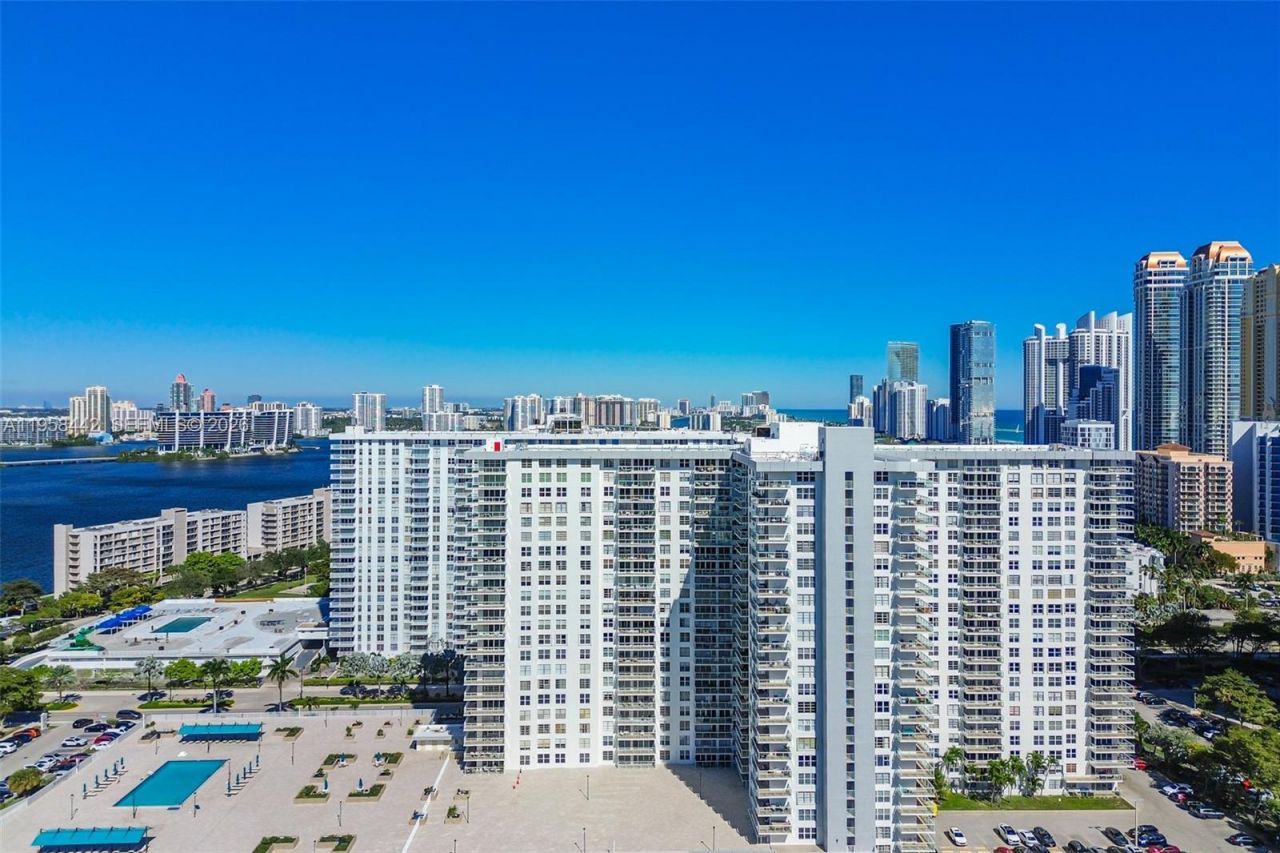 230 174th St , Unit 1404, Sunny Isles Beach, FL 33160 Photo