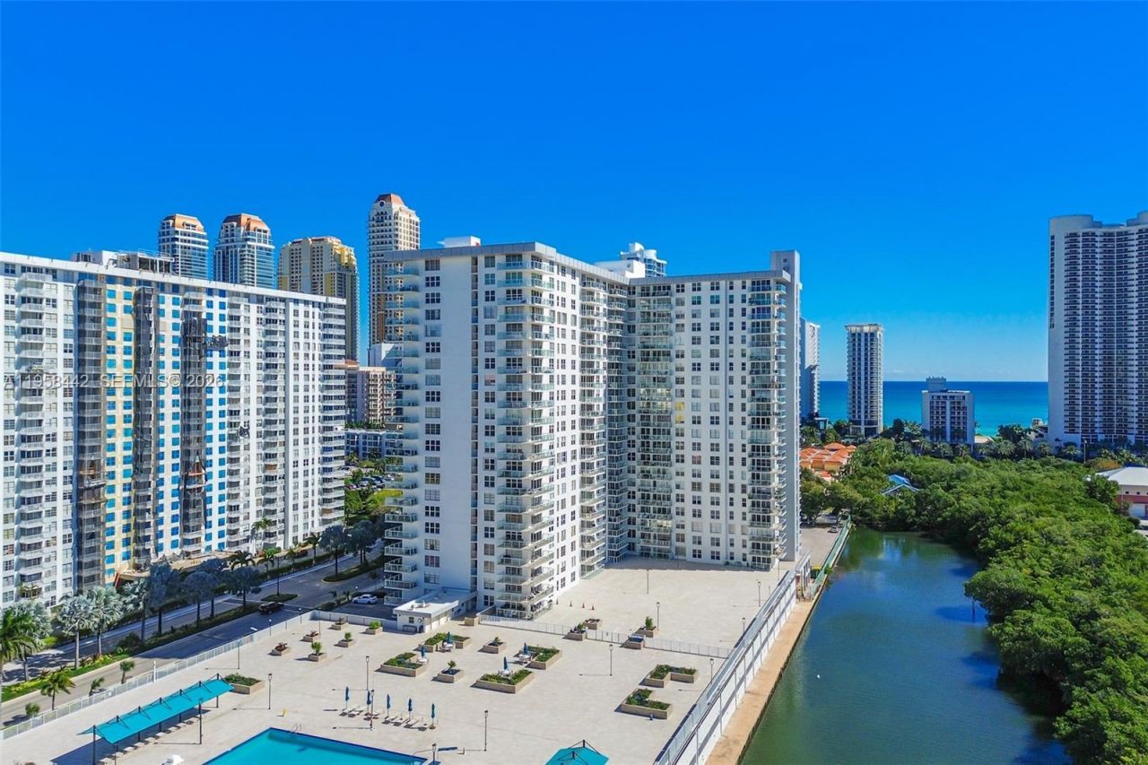 230 174th St , Unit 1404, Sunny Isles Beach, FL 33160 Photo