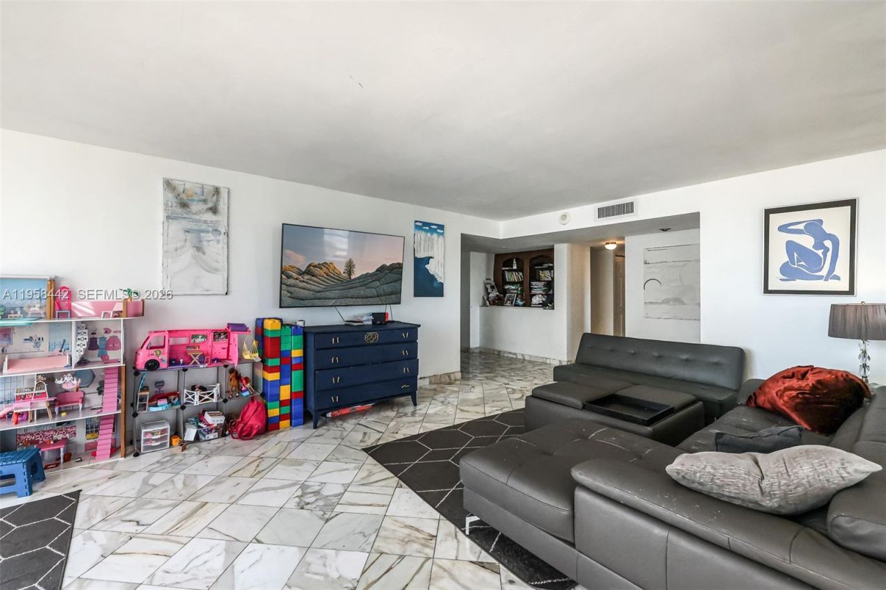 230 174th St , Unit 1404, Sunny Isles Beach, FL 33160 Photo