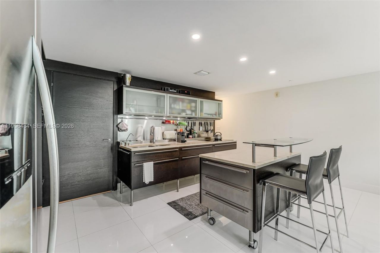 6000 Collins Ave , Unit 112, Miami Beach, FL 33140 Photo