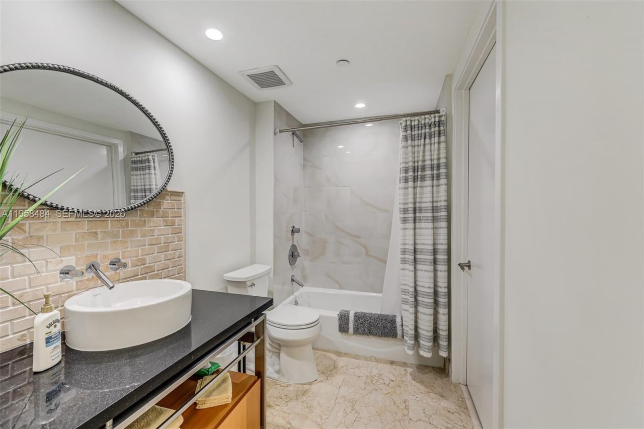 6000 Collins Ave , Unit 112, Miami Beach, FL 33140 Photo