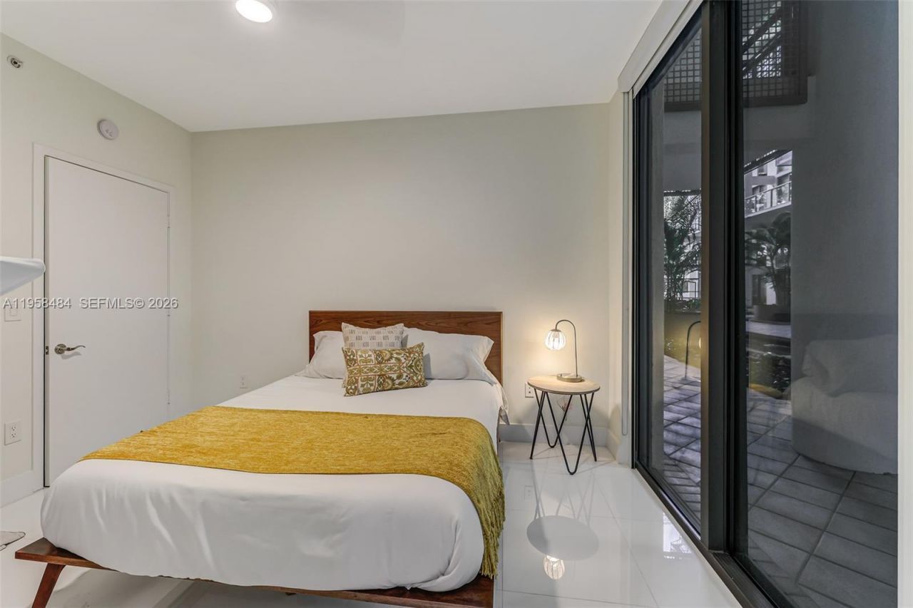 6000 Collins Ave , Unit 112, Miami Beach, FL 33140 Photo