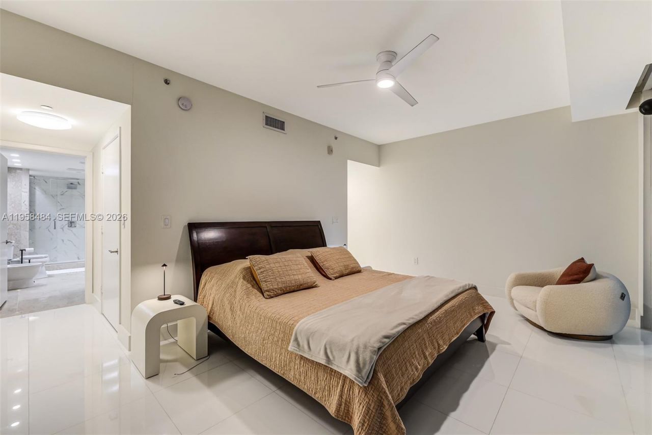 6000 Collins Ave , Unit 112, Miami Beach, FL 33140 Photo