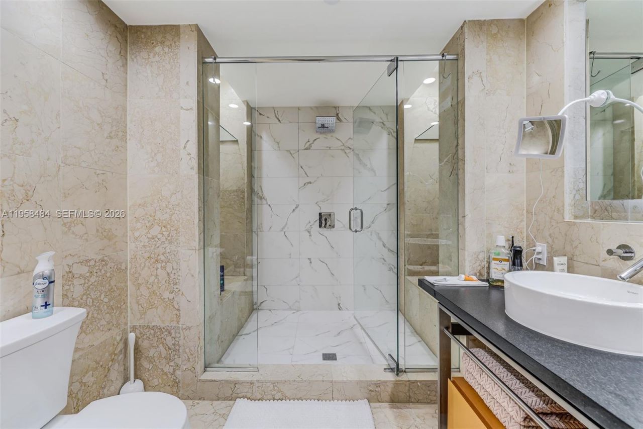 6000 Collins Ave , Unit 112, Miami Beach, FL 33140 Photo