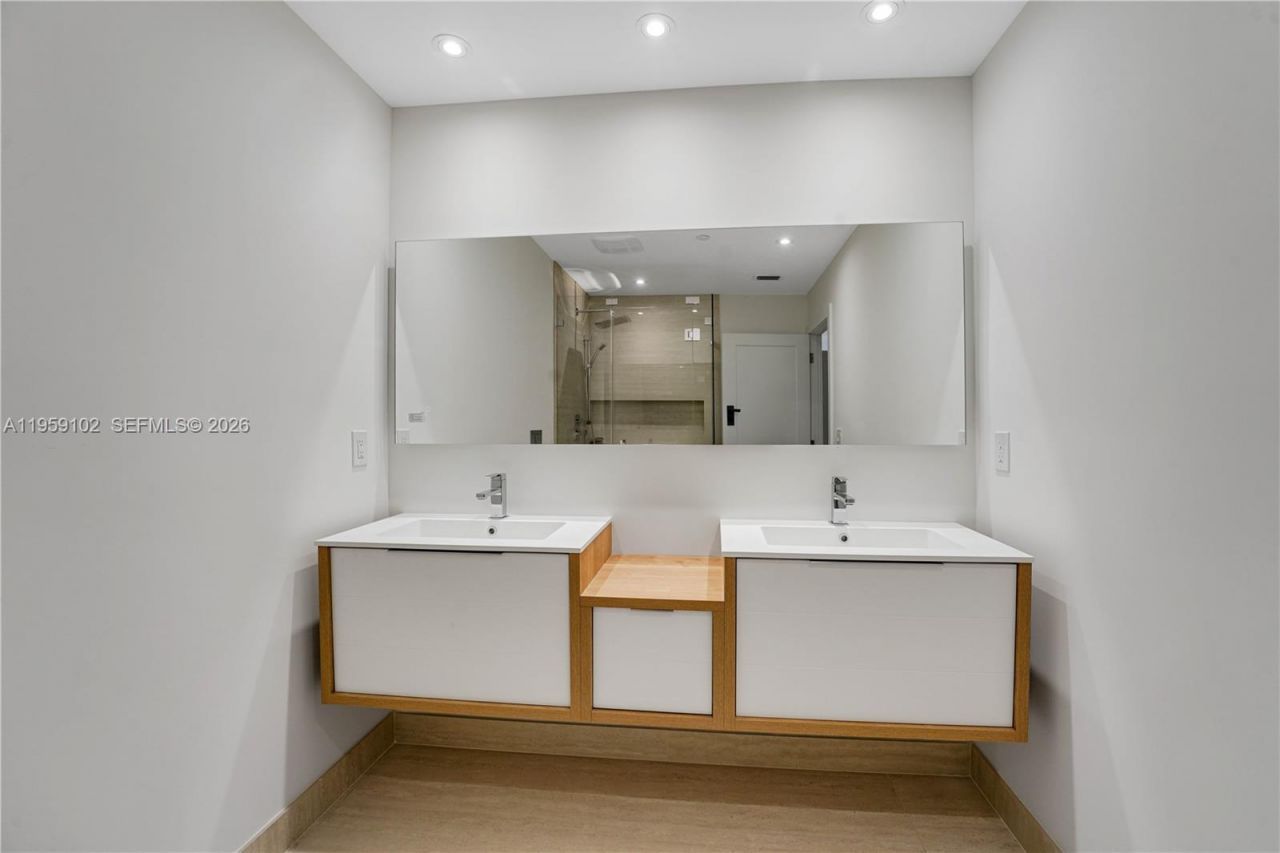 151 Crandon Blvd, Unit 136, Key Biscayne, FL 33149 Photo