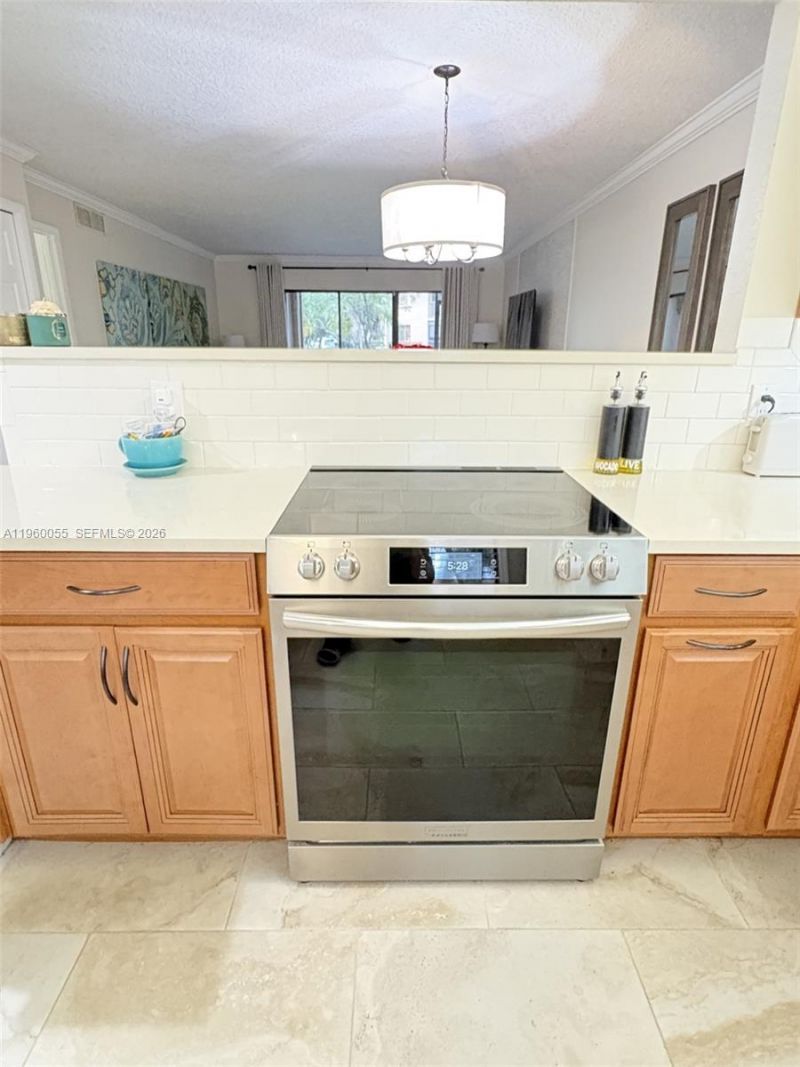 437 Lakeview Dr, Unit 104, Weston, FL 33326 Photo