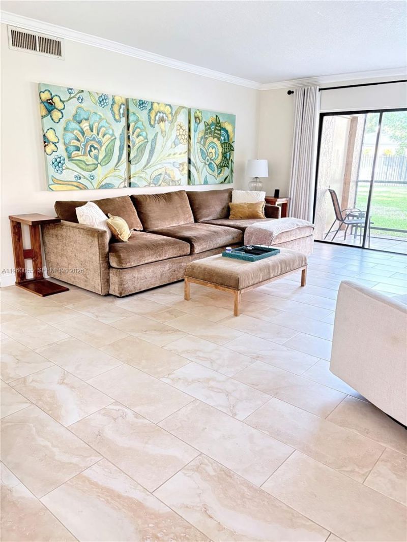 437 Lakeview Dr, Unit 104, Weston, FL 33326 Photo