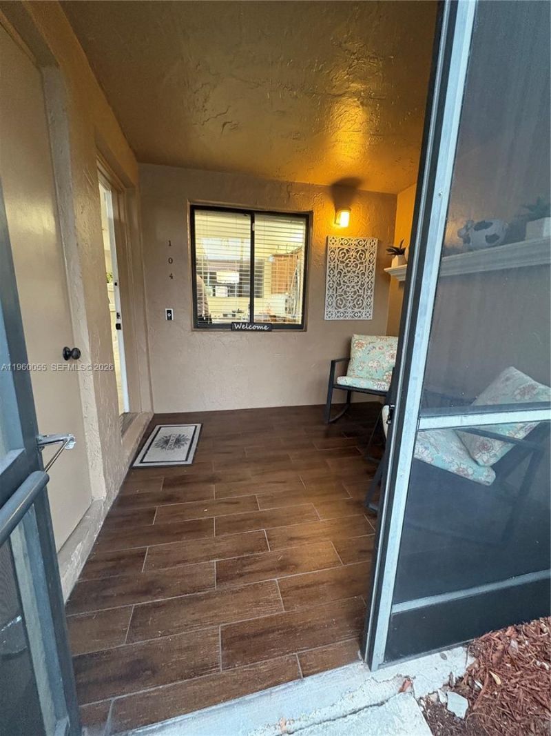 437 Lakeview Dr, Unit 104, Weston, FL 33326 Photo