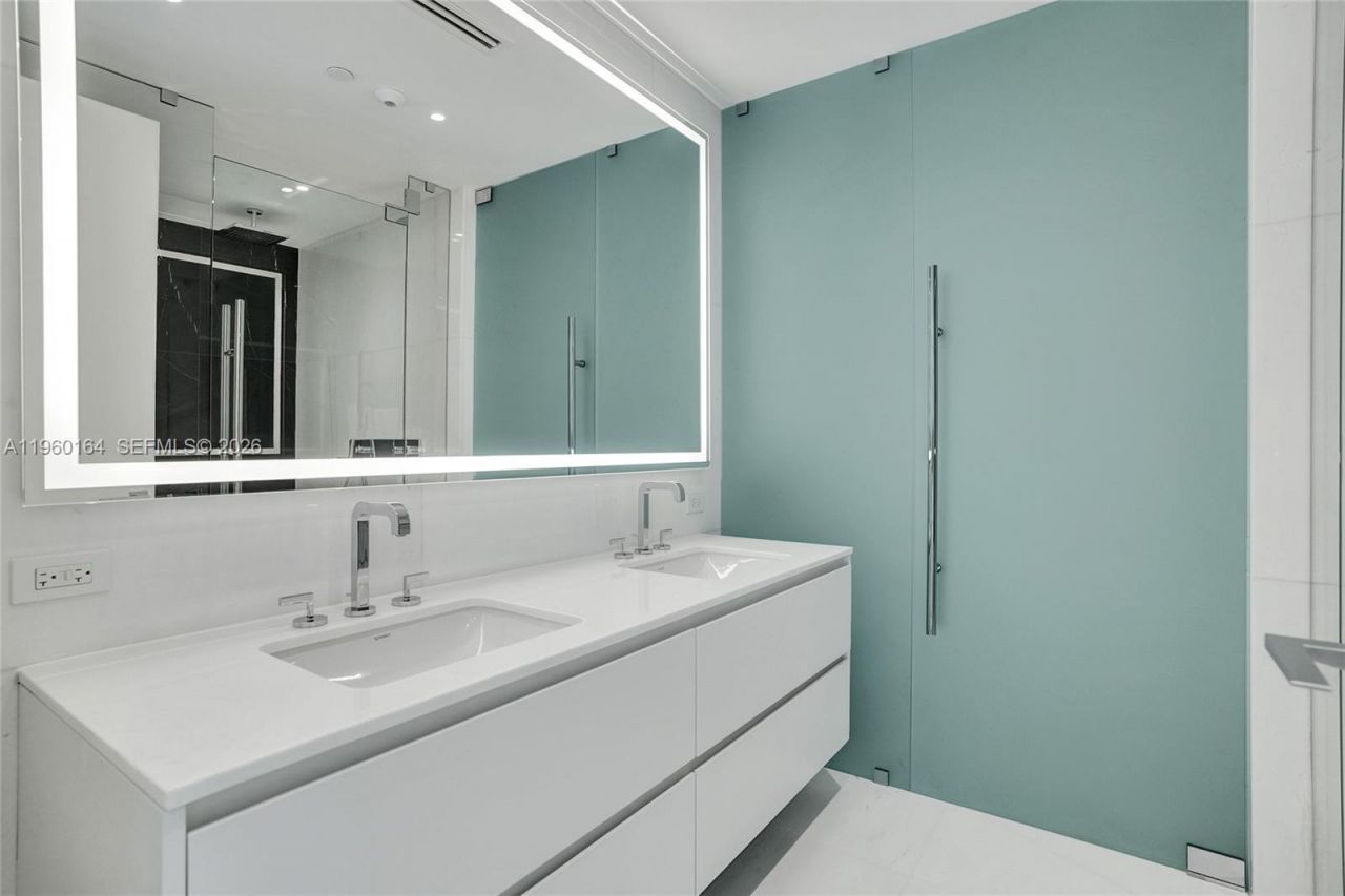 300 Biscayne Boulevard Way, Unit 2105W, Miami, FL 33131 Photo