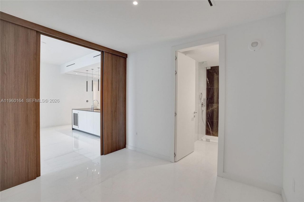 300 Biscayne Boulevard Way, Unit 2105W, Miami, FL 33131 Photo