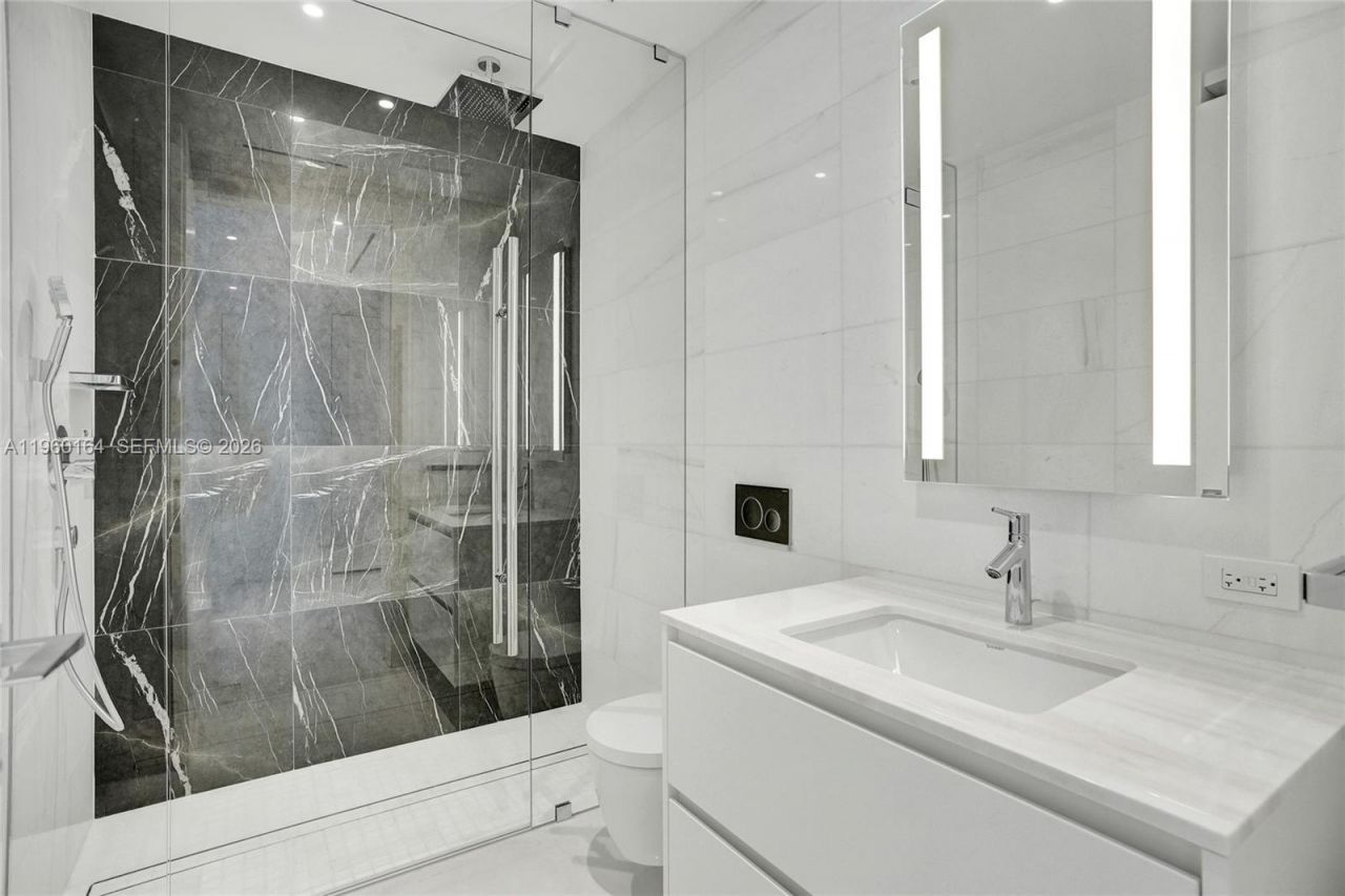 300 Biscayne Boulevard Way, Unit 2105W, Miami, FL 33131 Photo