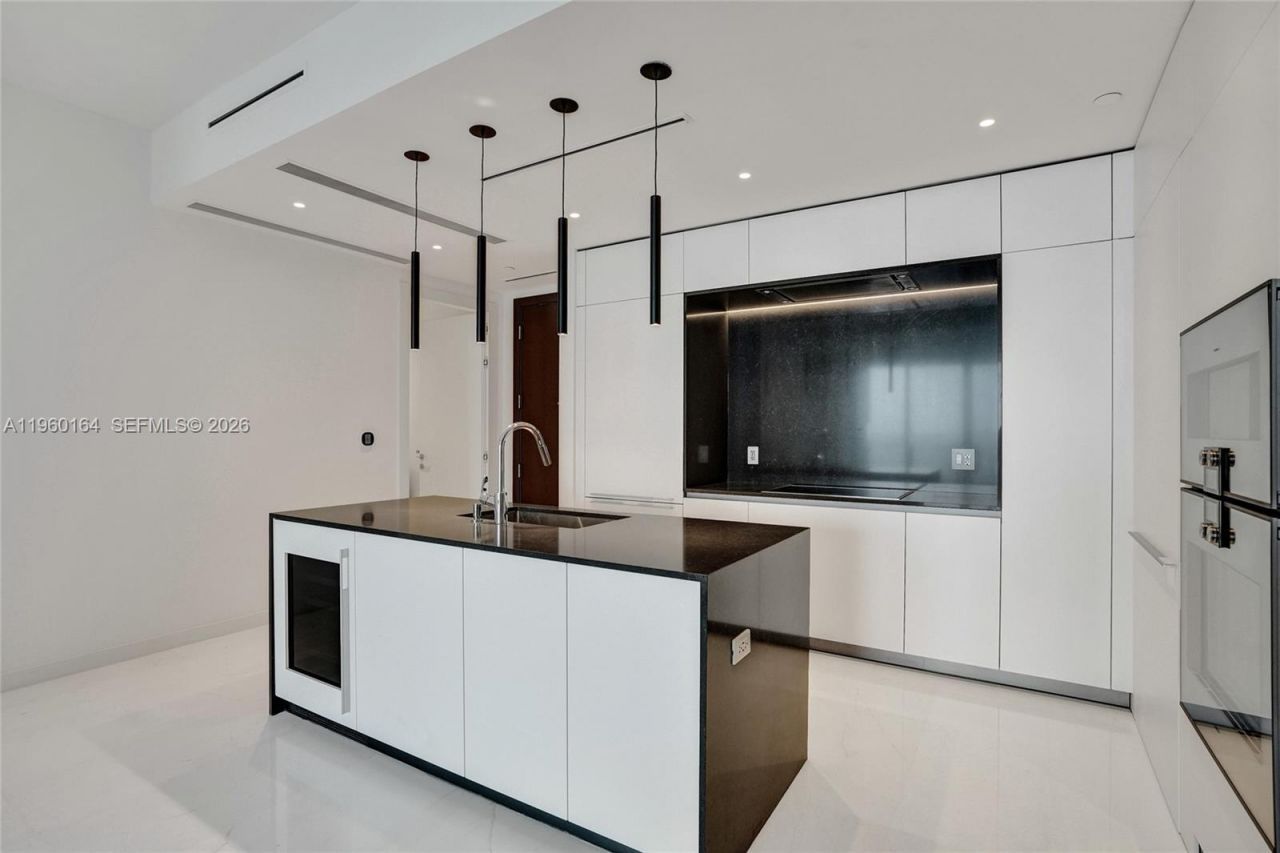 300 Biscayne Boulevard Way, Unit 2105W, Miami, FL 33131 Photo