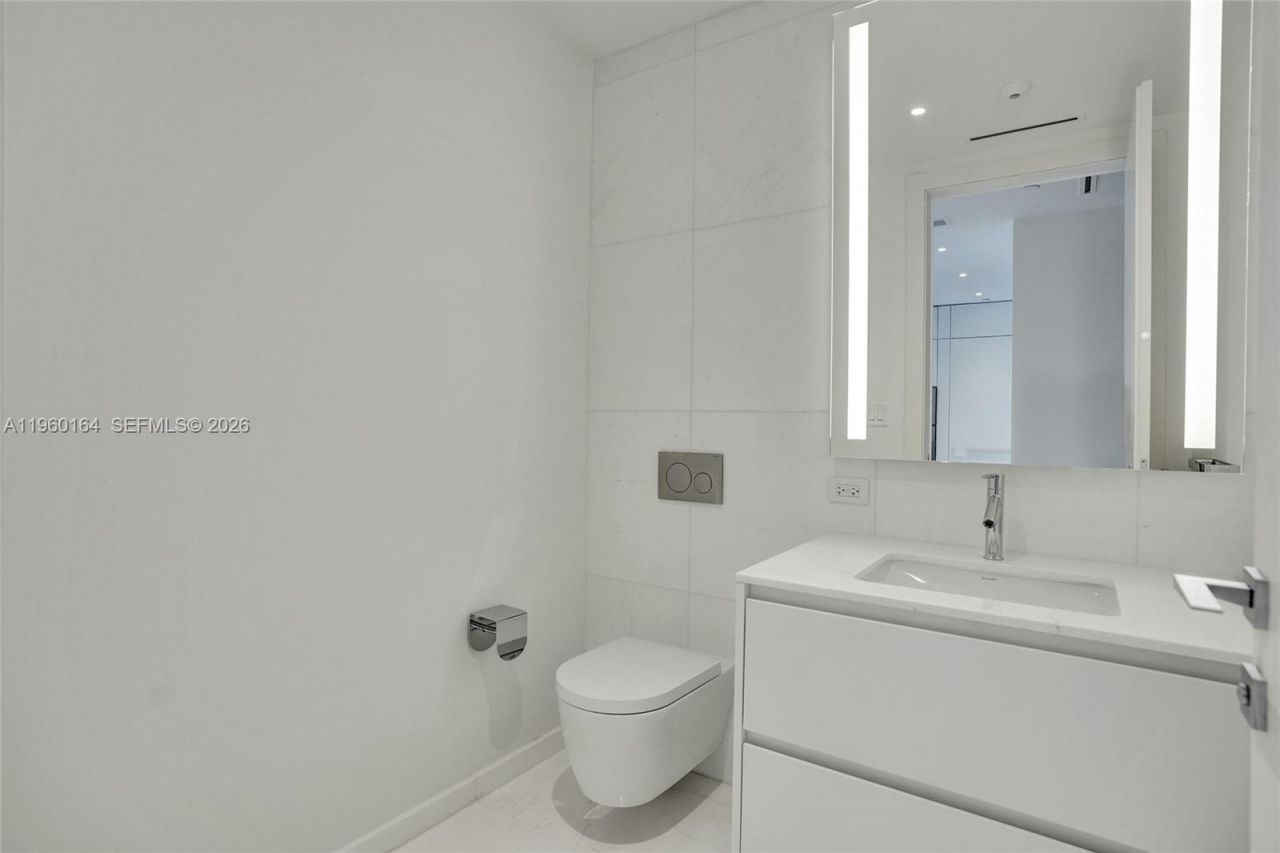 300 Biscayne Boulevard Way, Unit 2105W, Miami, FL 33131 Photo