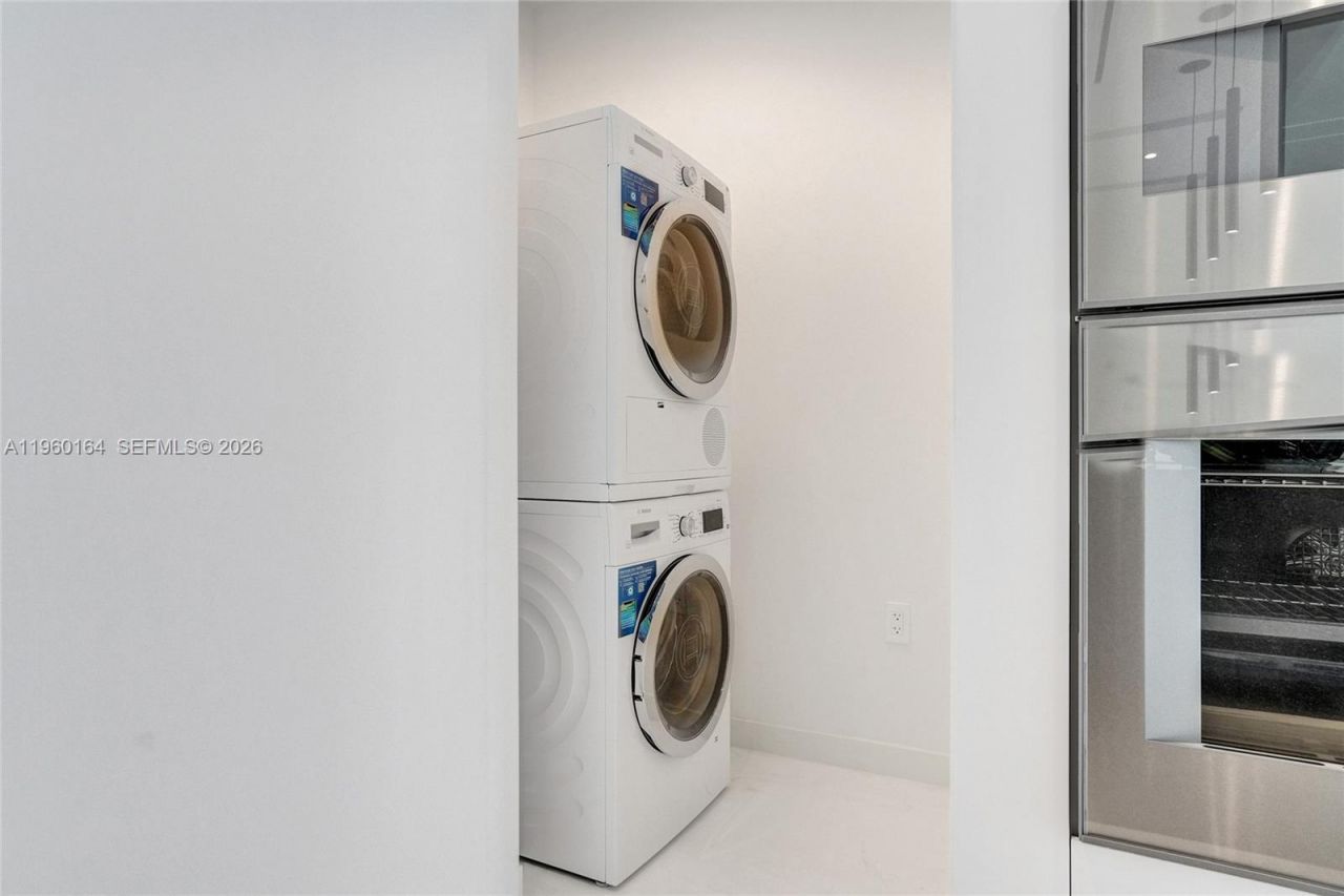 300 Biscayne Boulevard Way, Unit 2105W, Miami, FL 33131 Photo