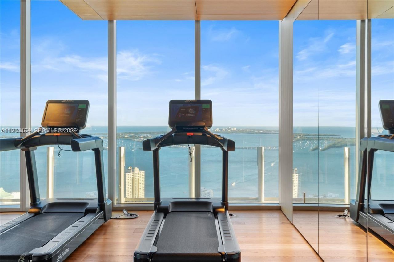 300 Biscayne Boulevard Way, Unit 2105W, Miami, FL 33131 Photo