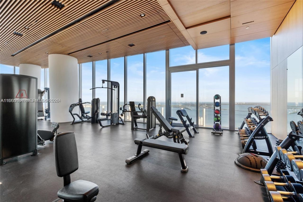 300 Biscayne Boulevard Way, Unit 2105W, Miami, FL 33131 Photo