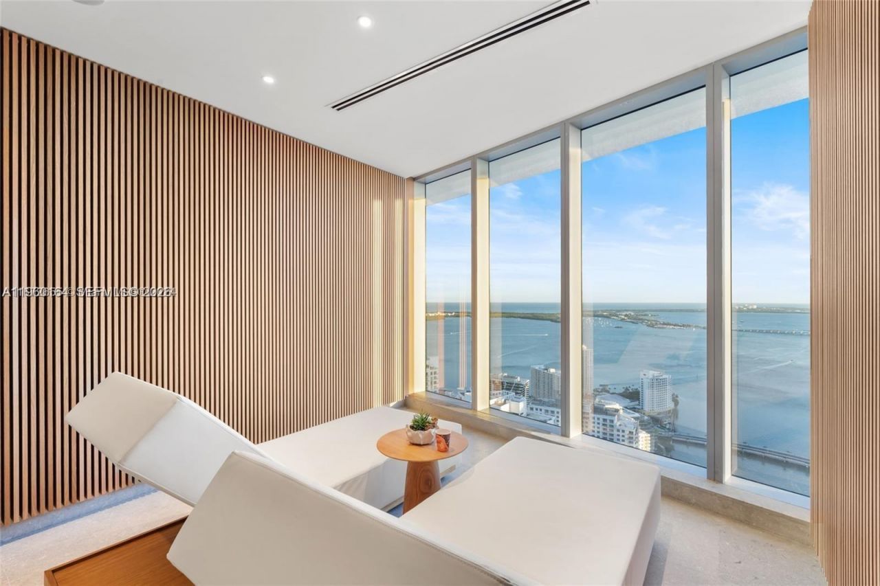 300 Biscayne Boulevard Way, Unit 2105W, Miami, FL 33131 Photo