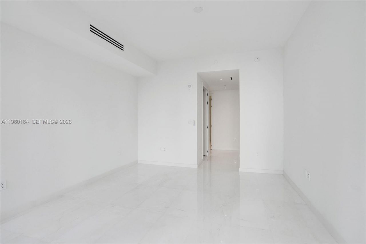 300 Biscayne Boulevard Way, Unit 2105W, Miami, FL 33131 Photo