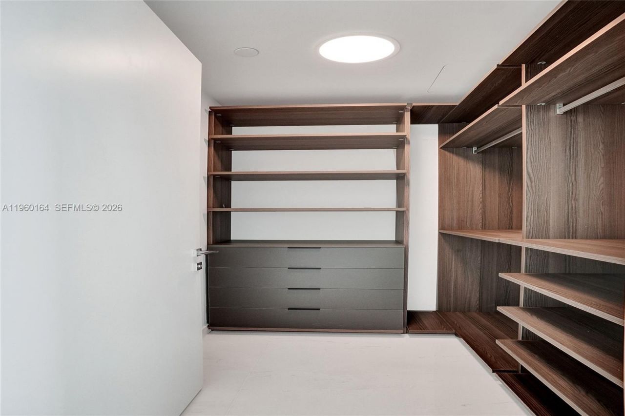 300 Biscayne Boulevard Way, Unit 2105W, Miami, FL 33131 Photo