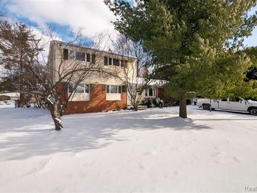 3520 Warringham Avenue, Waterford Twp, MI 48329