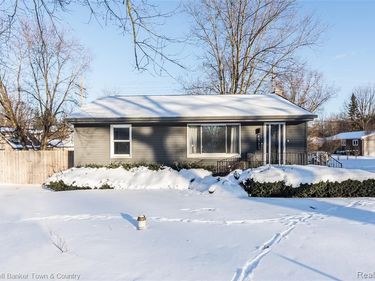 4383 Green Lake Road, West Bloomfield Twp, MI 48323