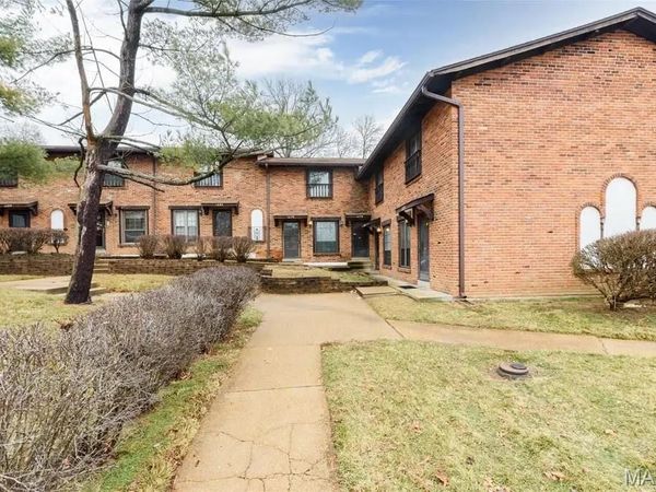 1278 North and South Road, Unit 1278, St Louis, MO 63130