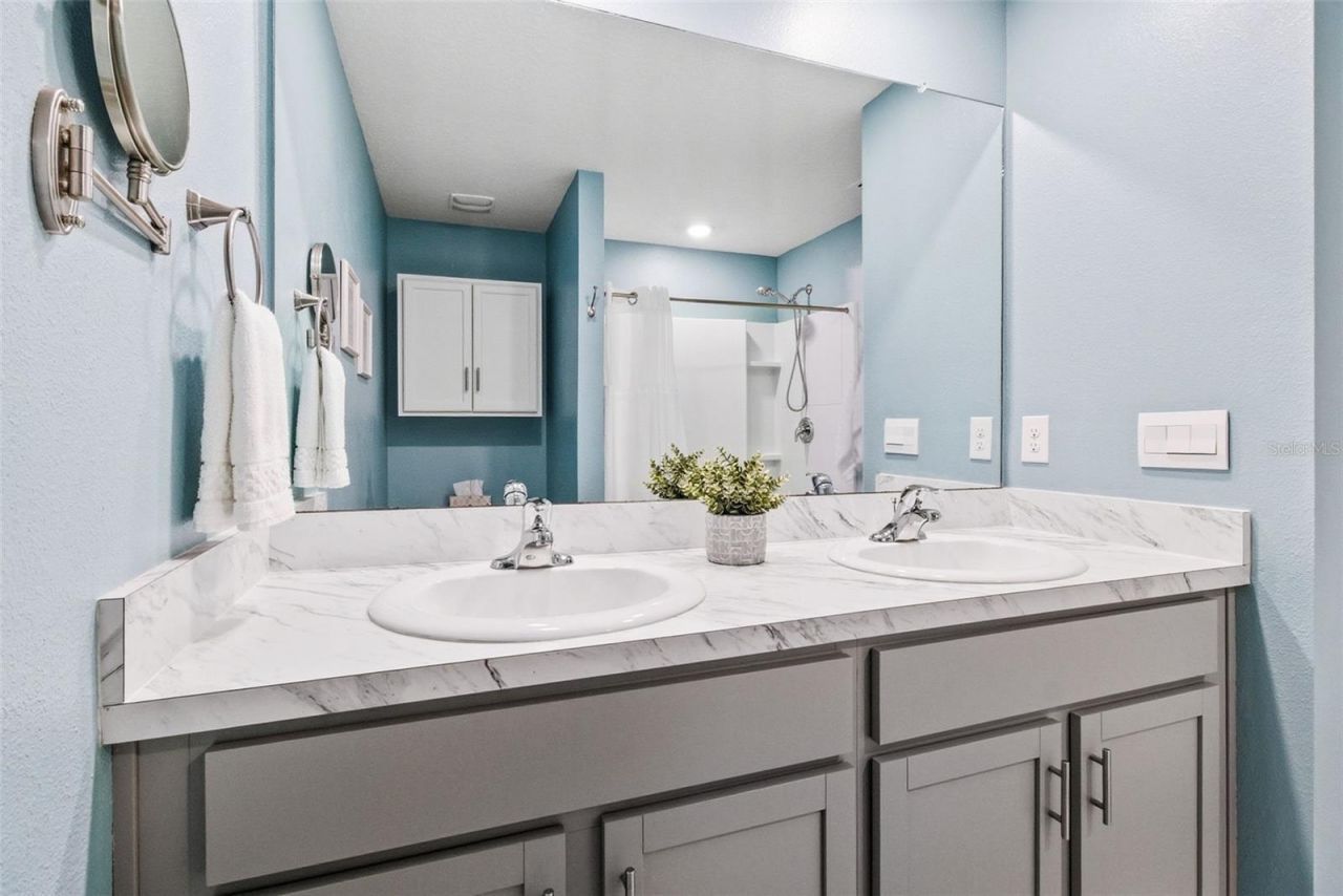 3718 Mannered Gold Avenue, Bradenton, FL 34208 Photo