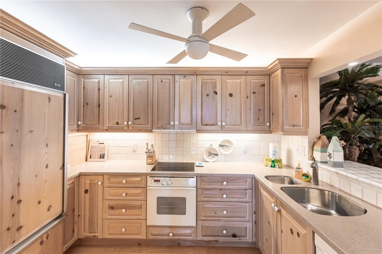 1055 W Peppertree Drive, Unit 703AA, Sarasota, FL 34242 Photo