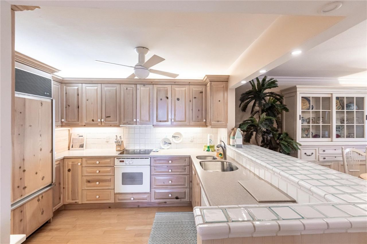 1055 W Peppertree Drive, Unit 703AA, Sarasota, FL 34242 Photo