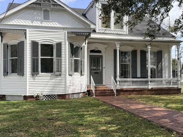 1030 2nd St, Morgan City, LA 70380