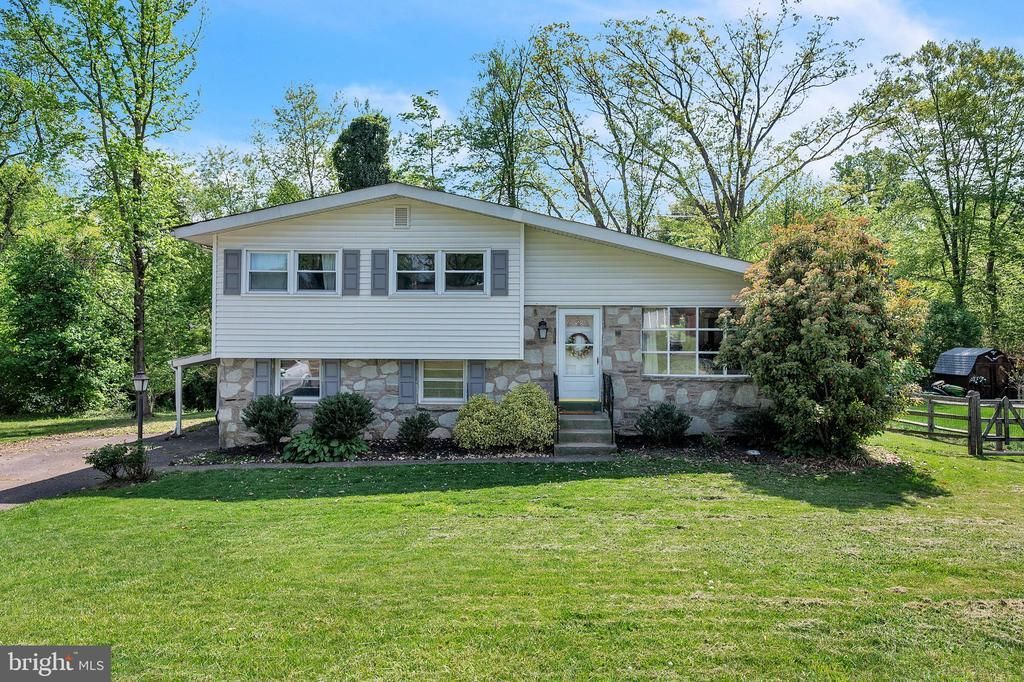 28 Pennlyn Road, Churchville, PA 18966 Main Photo