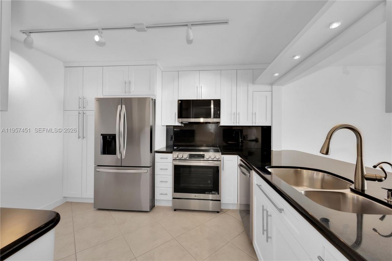 2 Grove Isle Dr, Unit B907, Miami, FL 33133 Photo