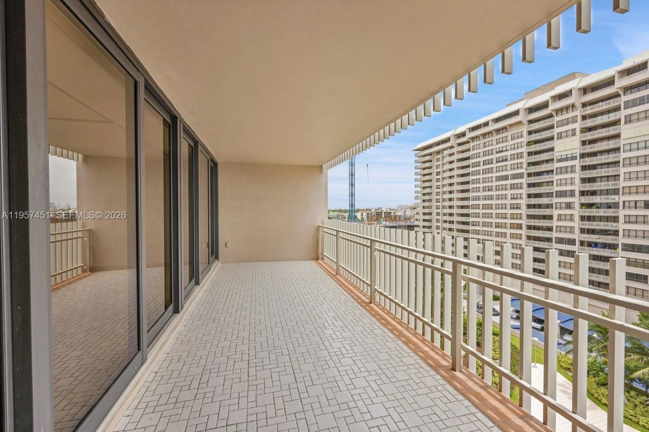 2 Grove Isle Dr, Unit B907, Miami, FL 33133 Photo