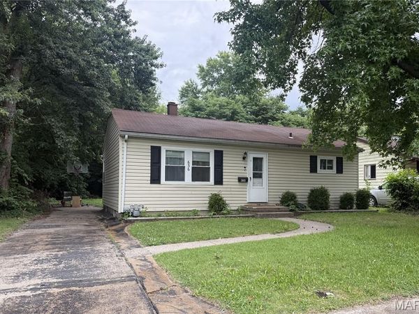 636 Royal Heights Road, Belleville, IL 62226