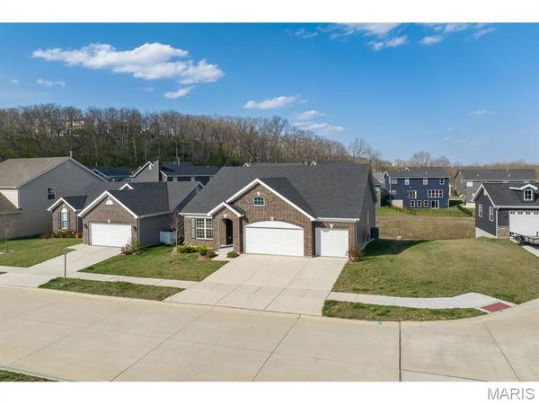 689 Fox Creek Drive, Fenton, MO 63026