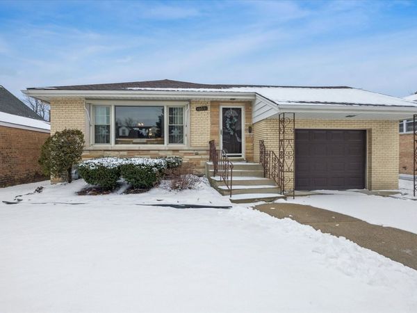 10031 S Homan Avenue, Evergreen Park, IL 60805