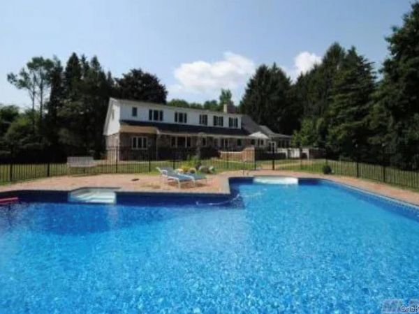 Brookville, NY 11545