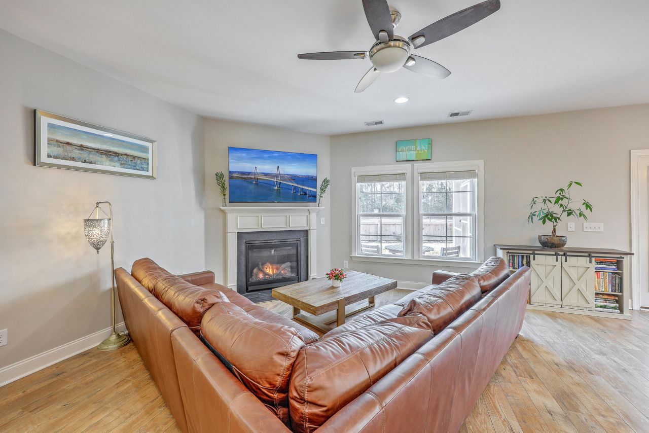 1031 Banker Court Photo 11