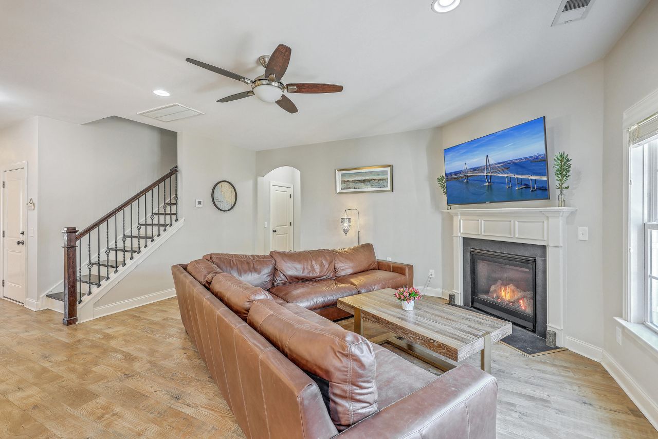 1031 Banker Court Photo 13