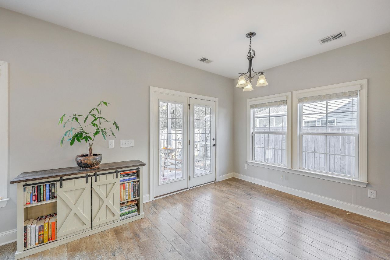 1031 Banker Court Photo 14