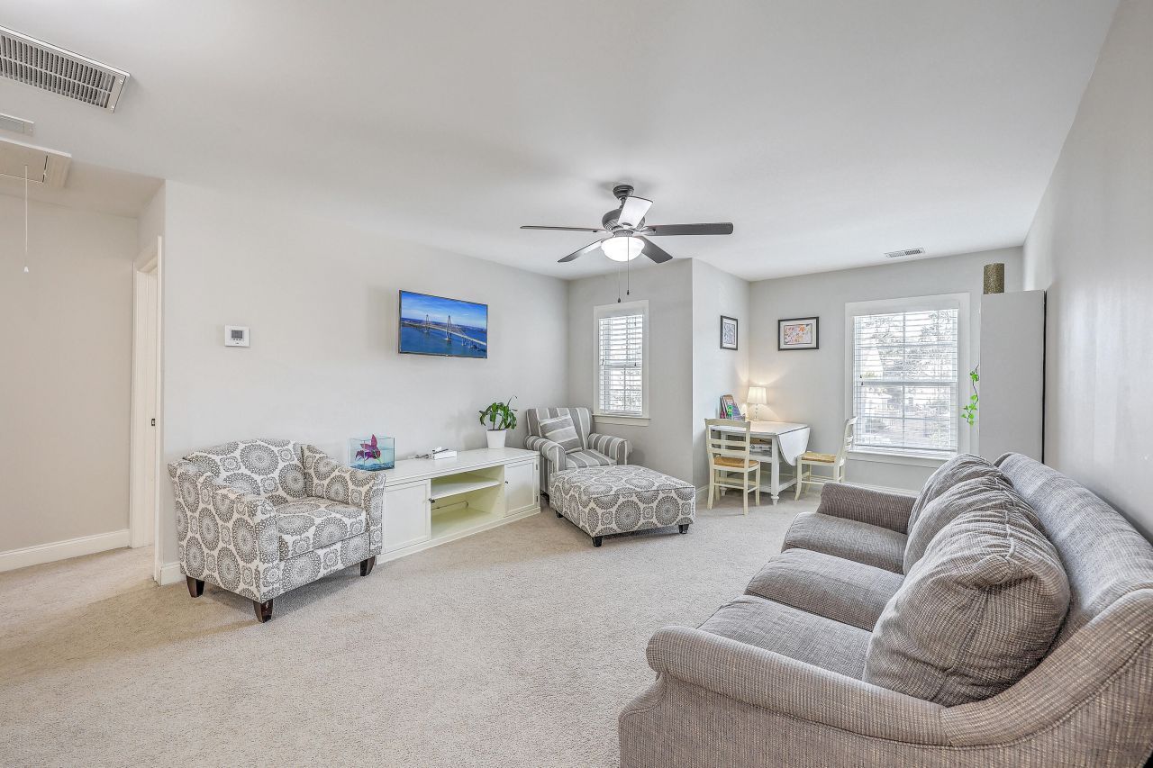 1031 Banker Court Photo 22