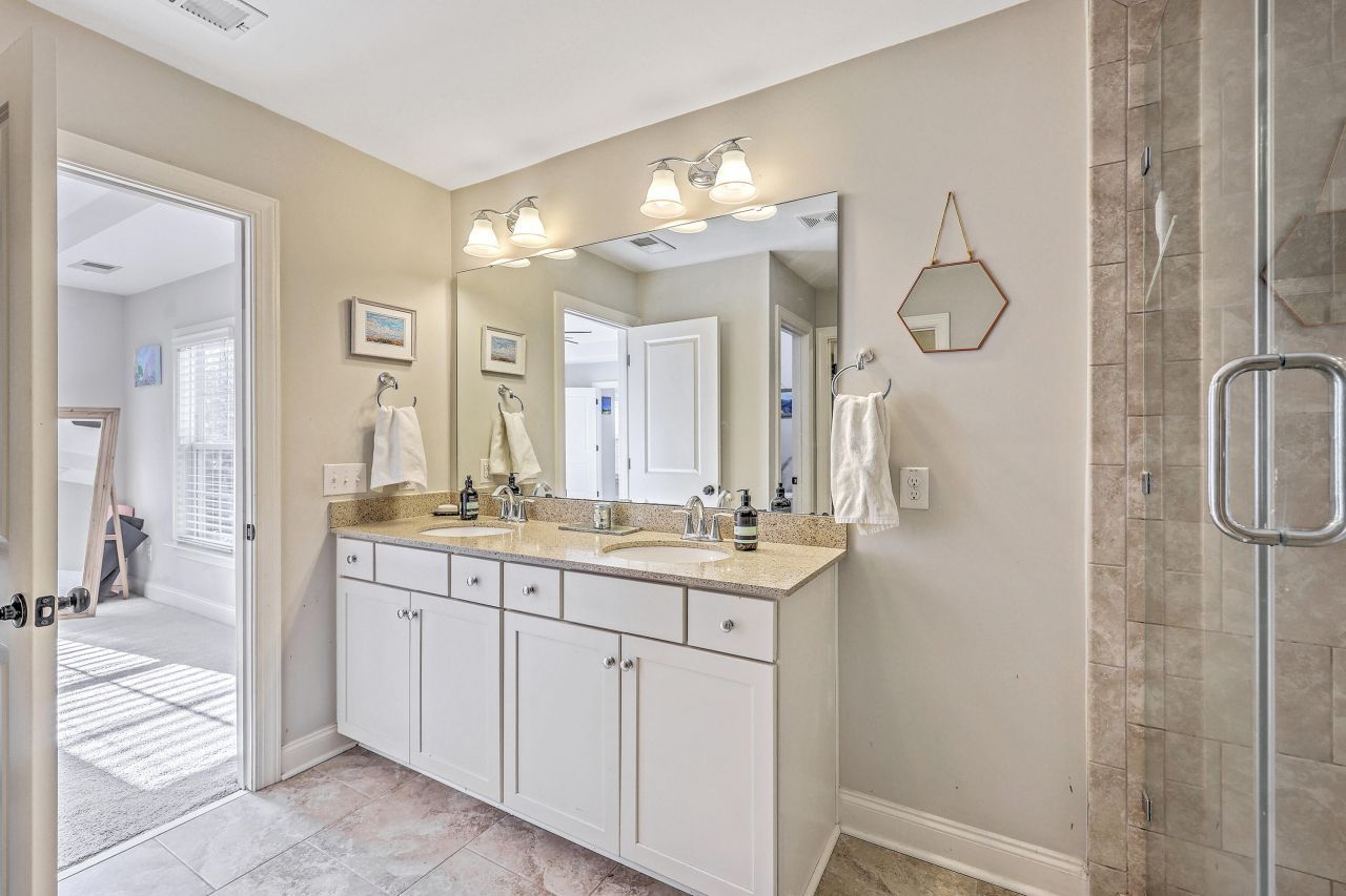 1031 Banker Court Photo 28