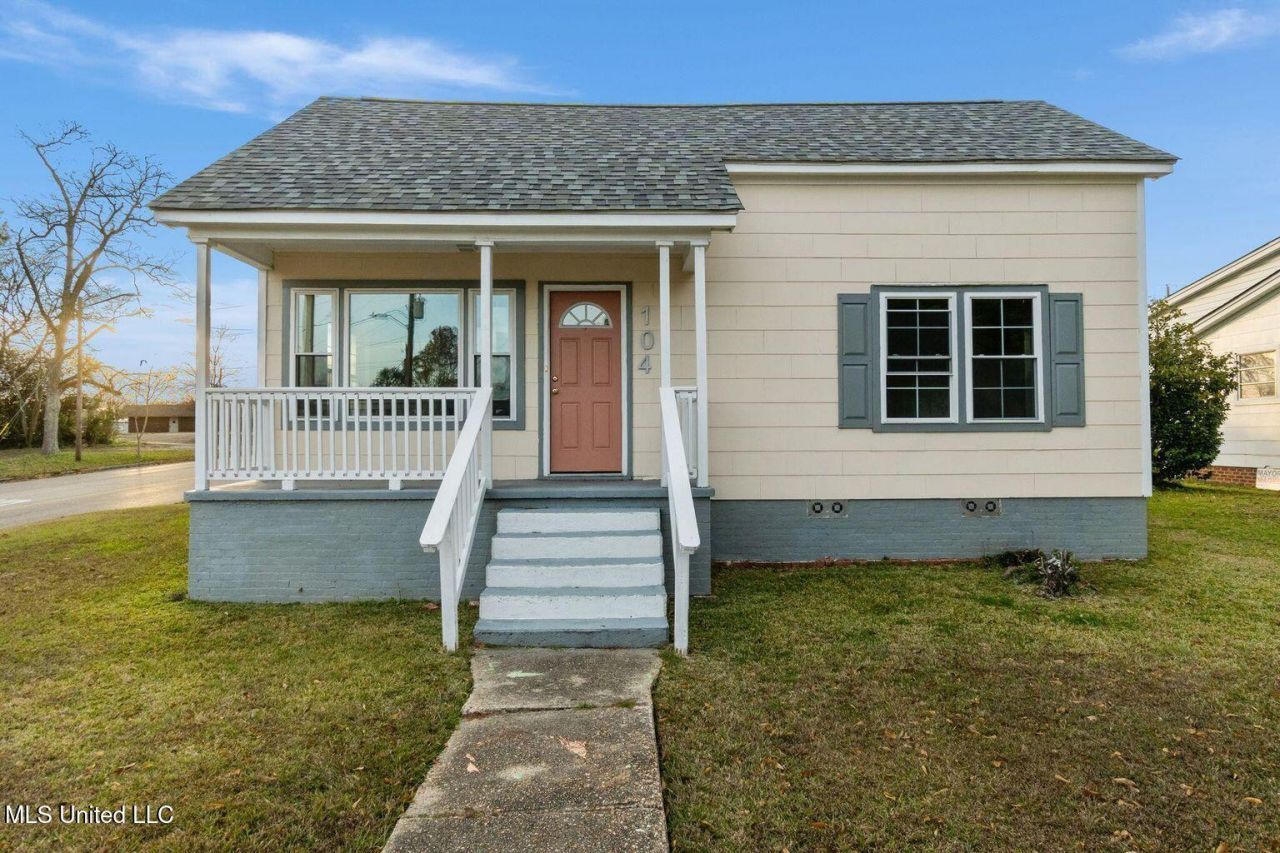 104 N 14th Avenue, Laurel, MS 39440 Main Photo