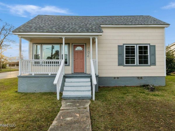 104 N 14th Avenue, Laurel, MS 39440