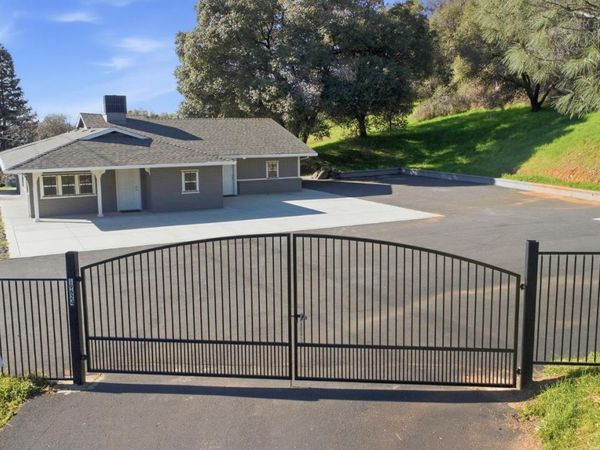 19624 Mono Way, Sonora, CA 95370