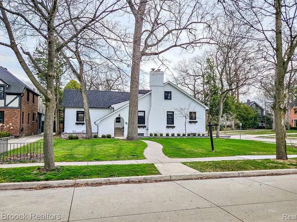 93 Oakdale Boulevard, Pleasant Ridge, MI 48069