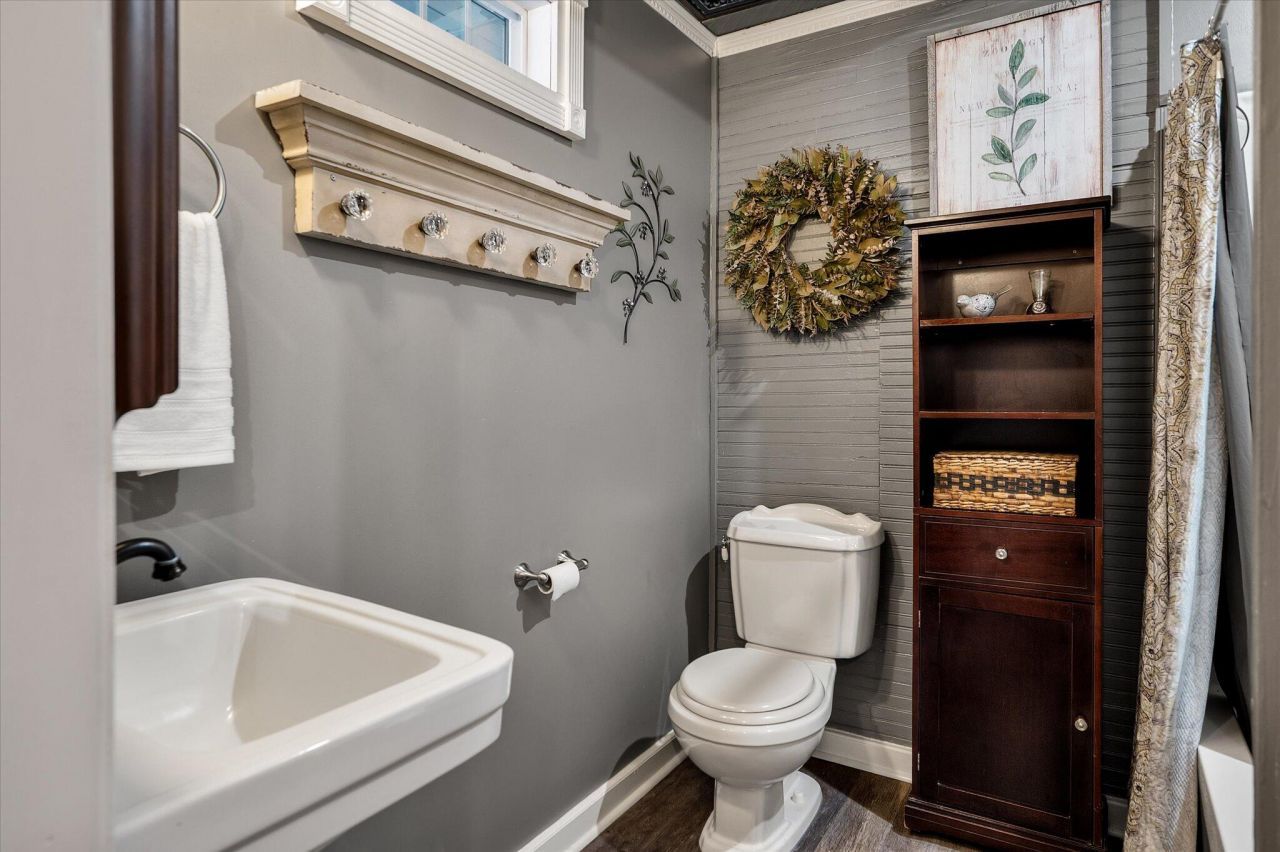 1303 Wichman Street Photo 13