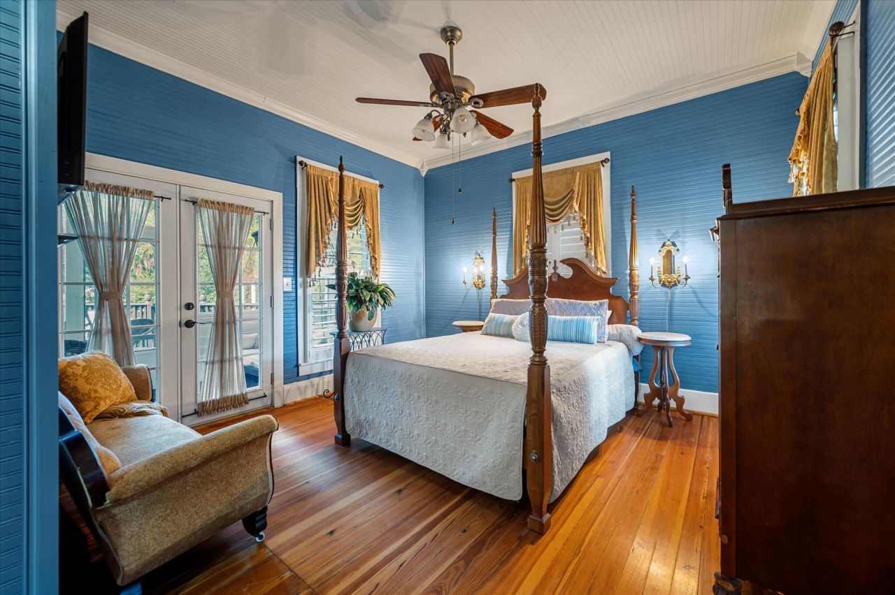 1303 Wichman Street Photo 24