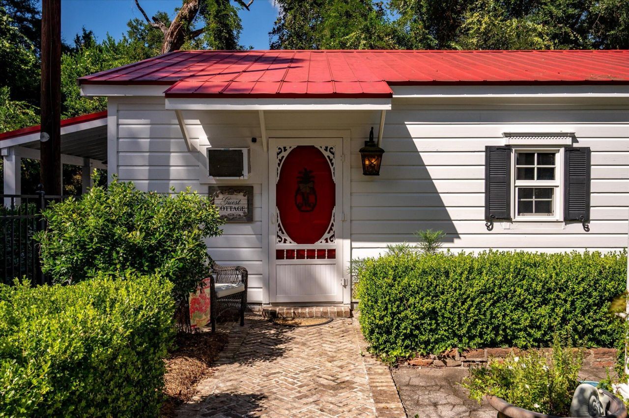 1303 Wichman Street Photo 35